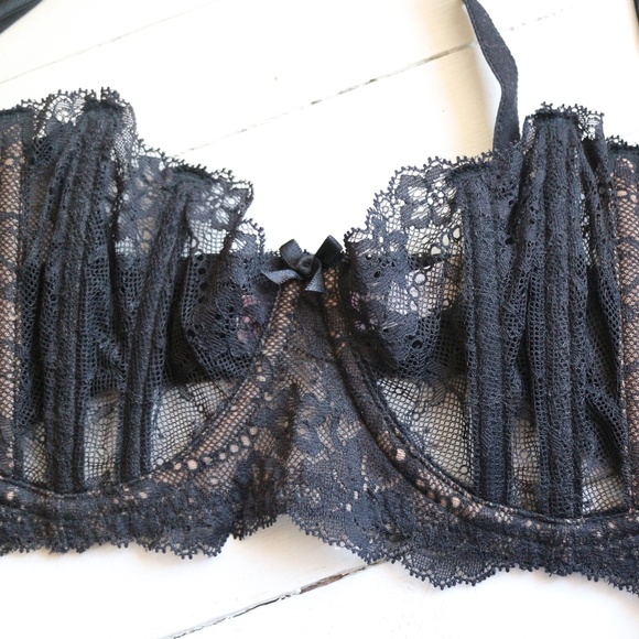 Victorias Secret black lace bra - Picture 4 of 9